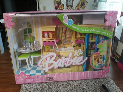2004 mattel barbie kitchen - mattel,